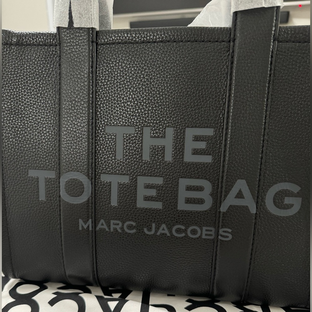 Marc Jacobs Medium Leather Tote Bag